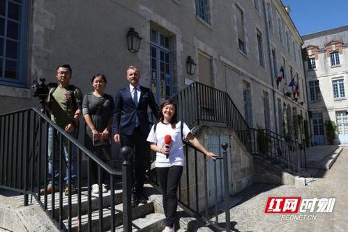 南宁吃瓜网红事件视频,揭秘网络舆论的风暴中心 第2张 南宁吃瓜网红事件视频,揭秘网络舆论的风暴中心 第2张